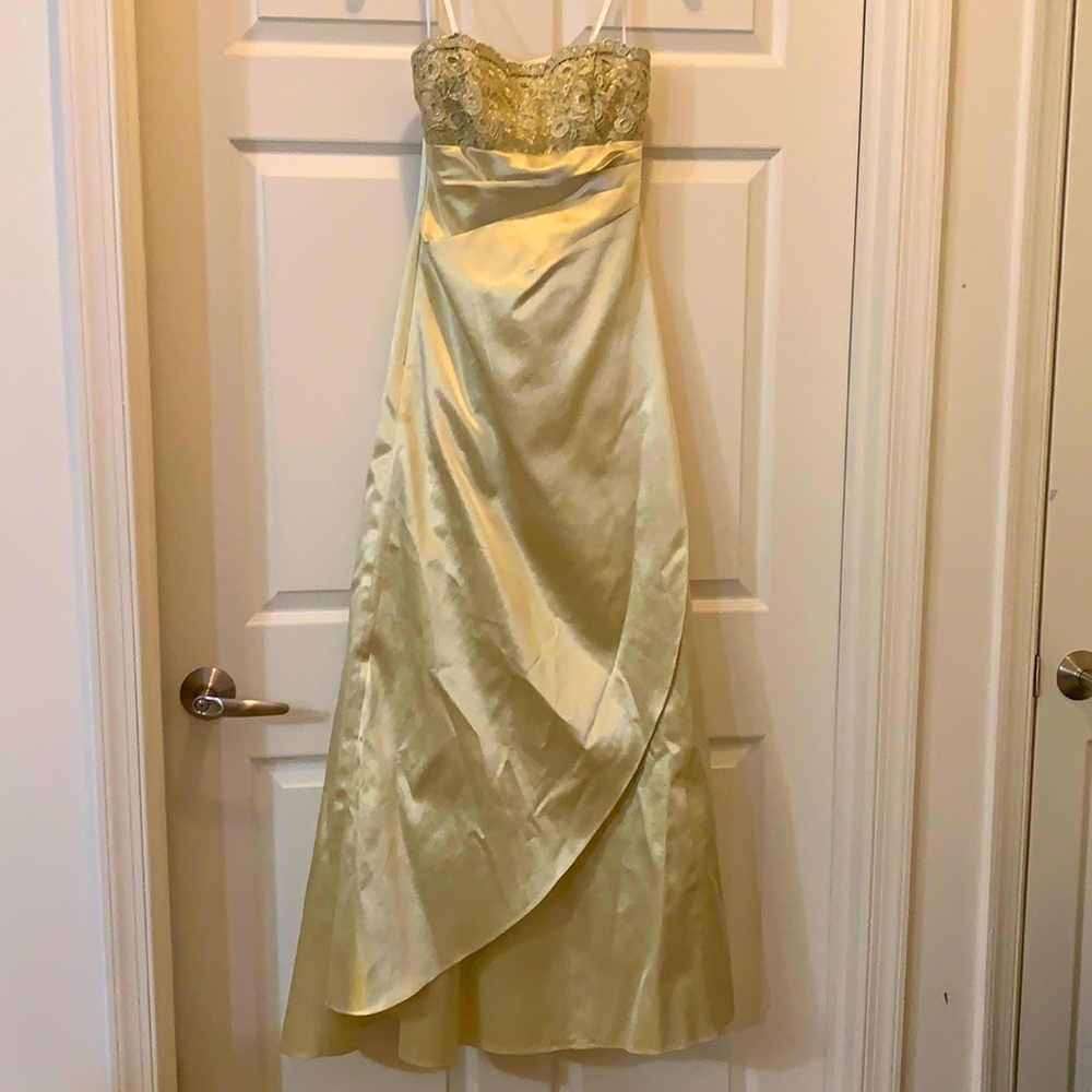 BETSY & ADAM Strapless Champagne Evening Gown